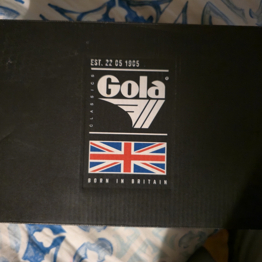 Gola Tan and Black Sneakers Classic Low-Top Design - Picture 6 of 7